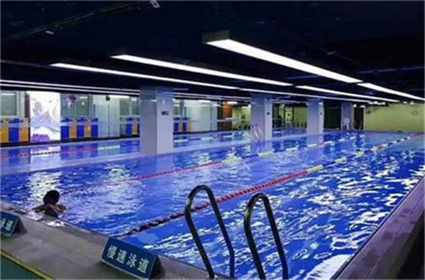 哪个泳池热泵品牌更得健身会所信赖